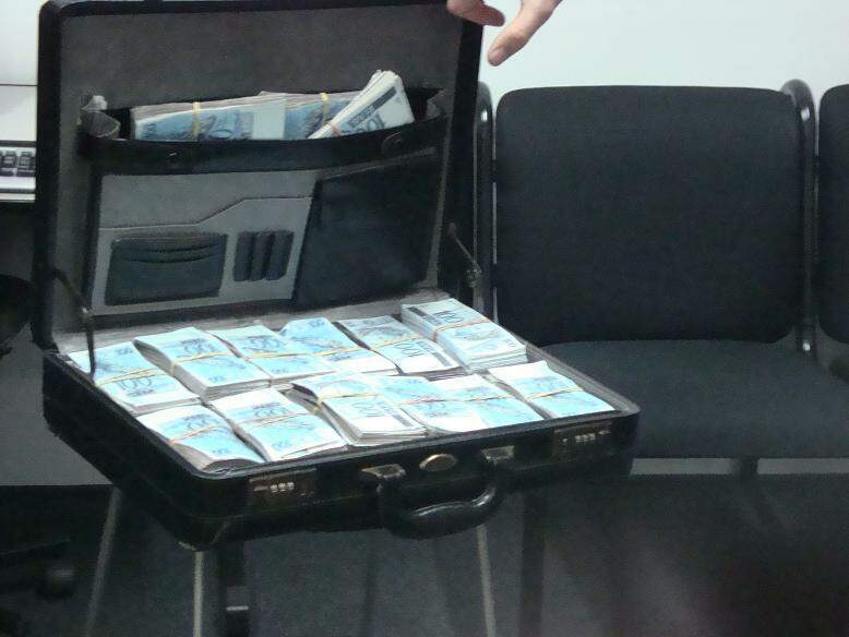 Polícia investiga roubo de maleta com R$ 47 mil no centro de Campo Grande