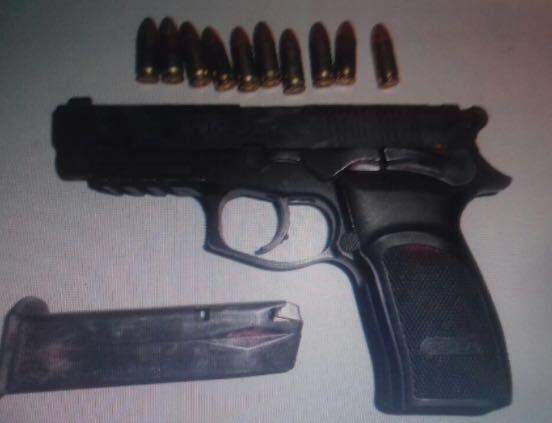 Polícia encontra pistola usada para executar dono de garagem na fronteira