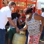 Voluntários doam botijões de gás em comunidades carentes de Campo Grande