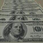 Dólar fecha no maior valor em um mês em dia de tensões externas