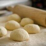 Aprenda a fazer pão caseiro tradicional, saudável e barato