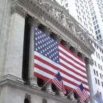 Bolsa de NY despenca 7%, com temores de nova onda de covid-19