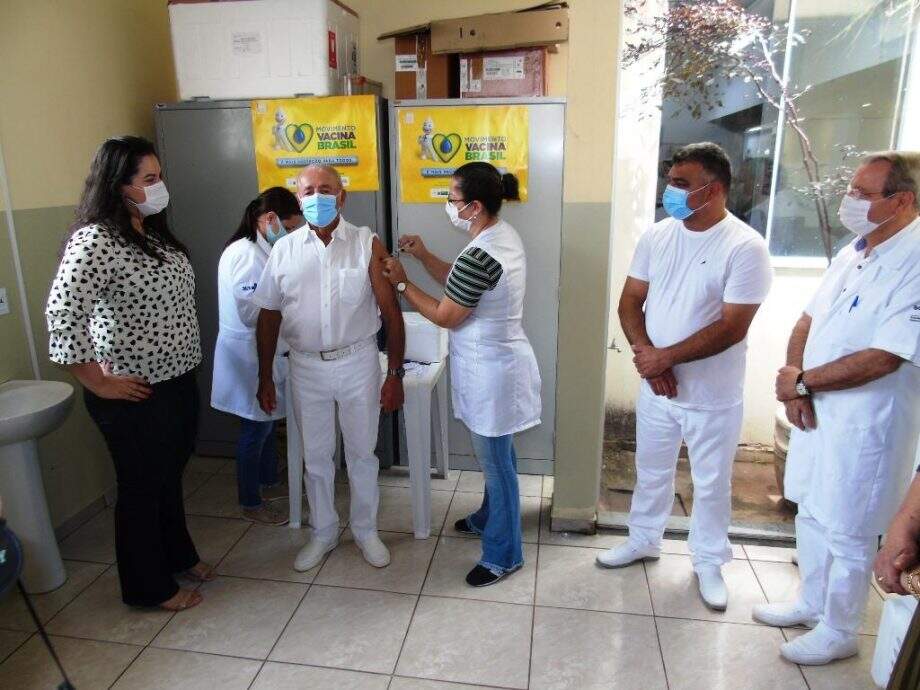 Naviraí fecha prefeitura após servidores testarem positivo para coronavírus