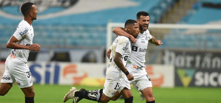 Santos falha na defesa, mas arranca empate com o Grêmio fora de casa