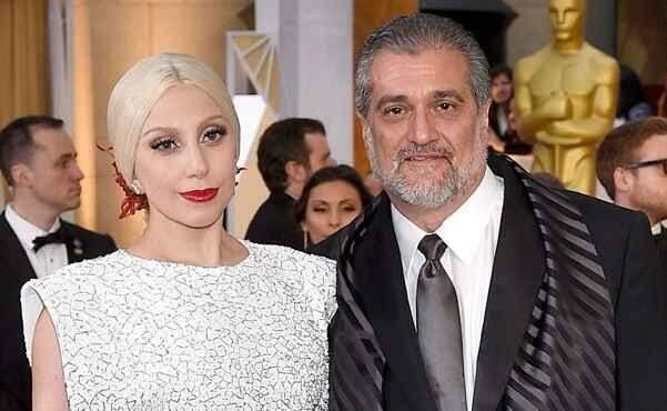Pai de Lady Gaga deve R$ 1 milhão de aluguel e impostos de seu bar