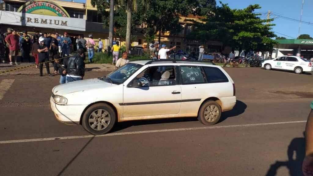 Vítimas estavam no carro (Foto: Via WhatsApp)