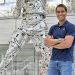 Rafael Nadal inaugura estátua em sua homenagem em Roland Garros