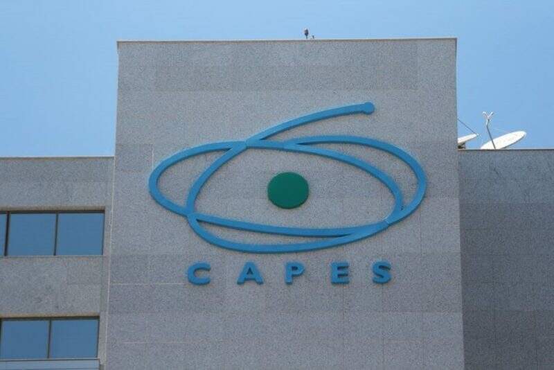 Cinquenta e dois pesquisadores da Capes anunciam renúncia coletiva