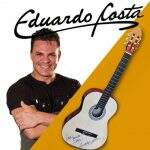 Na véspera do show em Campo Grande, mais um fã ganha violão do Eduardo Costa