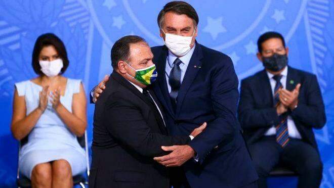 Bolsonaro deixa entrevista após pergunta sobre inquérito de Pazuello no STF