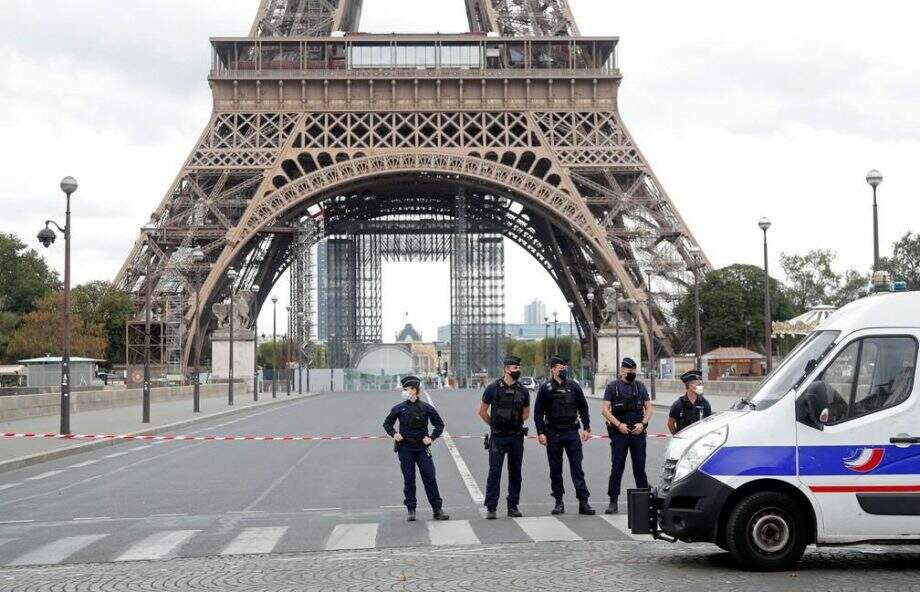 Após evacuação, Torre Eiffel é reaberta ao público