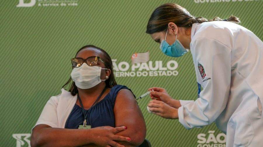 Vacinação em São Paulo continua nesta segunda e hospital deve vacinar 30 mil funcionários