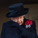 Rainha se emociona em cerimônia pública em Londres