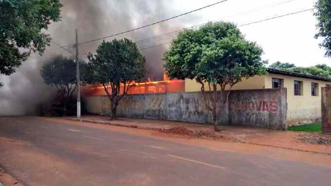 VÍDEO: Incêndio atinge escola estadual em Batayporã