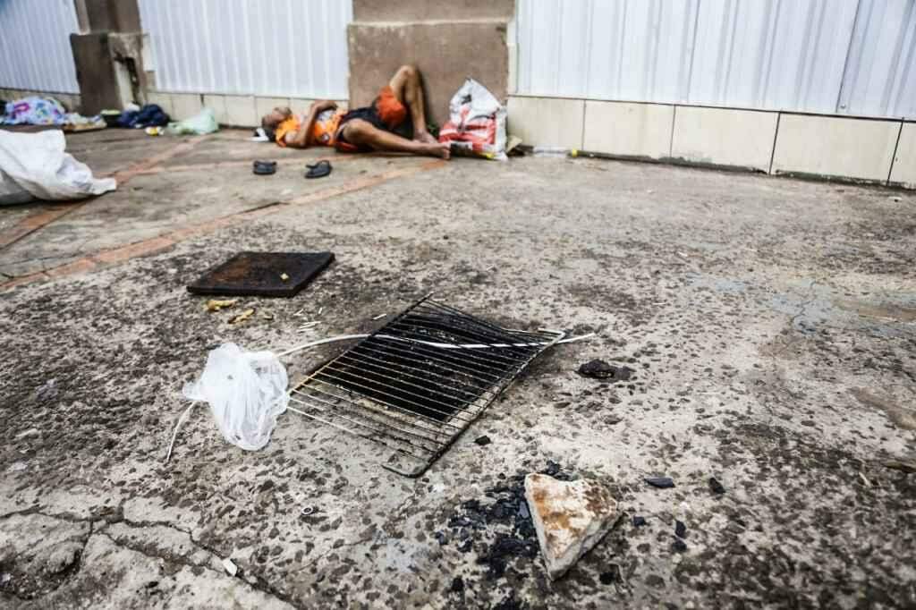 Homem foi esfaqueado em calçada. Foto: Henrique Arakaki