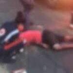 Briga por causa de cachorro termina com homem espancado a pauladas por grupo