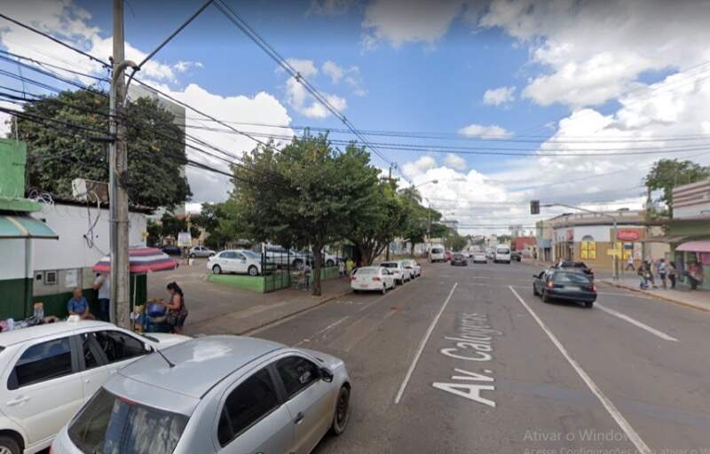 Cliente e segurança de loja de conveniência brigam por causa de estacionamento em Campo Grande