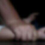 Pai flagra filho de 12 anos estuprando meia irmã de 3 em Campo Grande