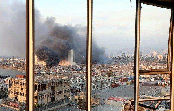 Explosão em área portuária danificou palácio presidencial no Líbano
