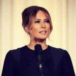 Melania Trump volta a aparecer em público com grande tendência da moda