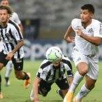 Com 2 de Savarino, Atlético-MG bate reservas do Santos e fica a 5 pontos do Inter