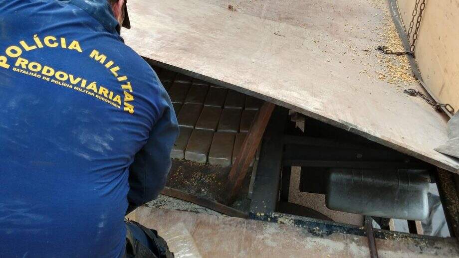 Polícia apreende caminhão com 230 kg de cocaína avaliada em R$ 2 milhões