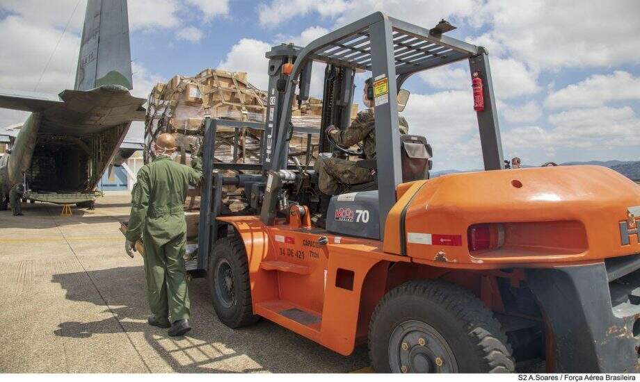 FAB entrega material para combate à covid-19 no Amapá