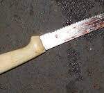 Marido é preso cortando pescoço com faca de serra após tentar matar a mulher