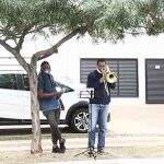 O que você faz em 2h de almoço? Raphael toca trombone nas ruas de Campo Grande