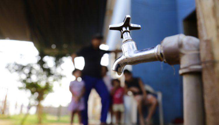 Com calorão de 34°C, moradores sofrem com falta d’água em bairros de Campo Grande