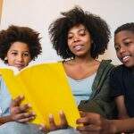 Família que lê com filhos constrói memória afetiva para toda a vida