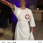 Fantasiado de Ku Klux Klan em festa, homem causa revolta na internet