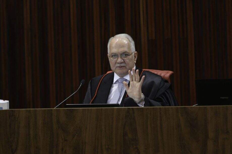 Fachin rejeita julgamento presencial de recurso de Lula no STF