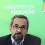Ministro da Educação defende Enem sem ditadura