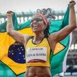 Silvânia Costa é bicampeã paralímpica no salto em distância