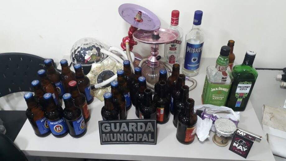 Festa clandestina regada a bebidas e menores é encerrada pela Guarda em Dourados