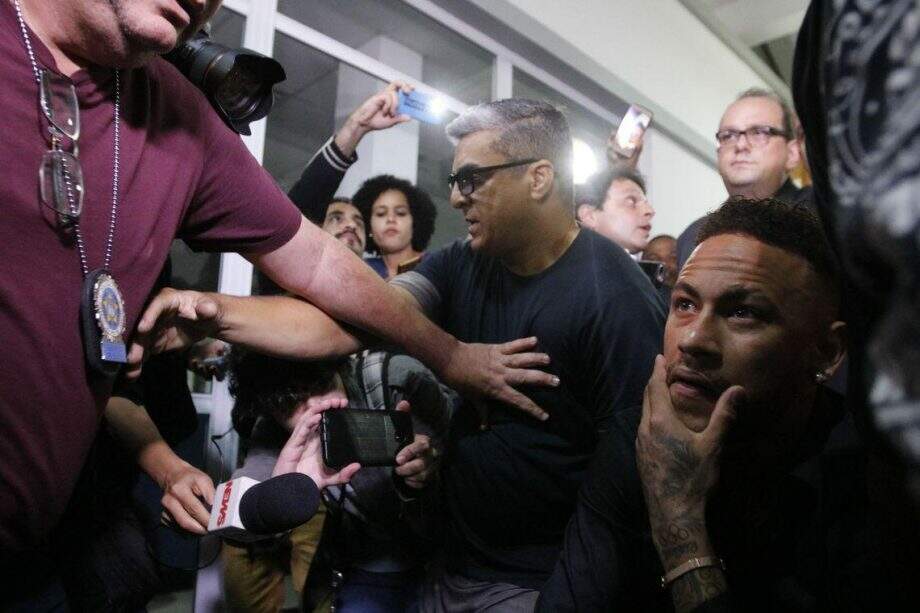 Neymar presta depoimento à polícia em caso de suspeita de estupro