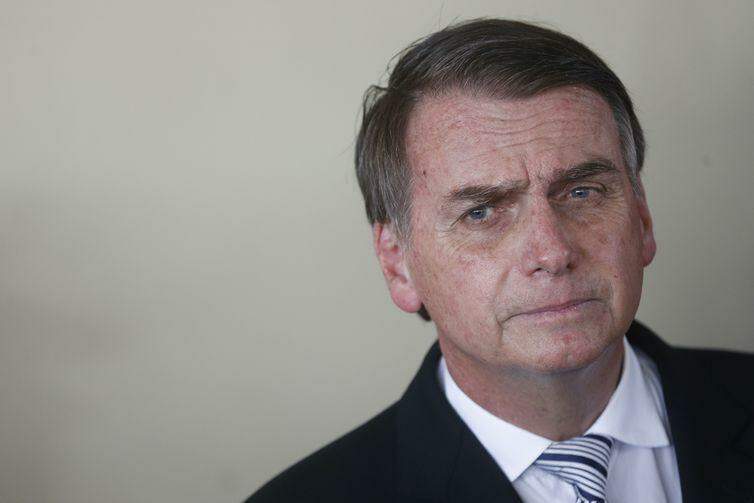 Bolsonaro diz que não colocará “tropa na rua sem retaguarda jurídica”