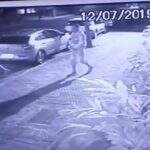 VÍDEO: Câmeras flagram ladrões furtando Uno em frente a prédio