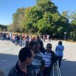Professores fazem fila para entrar na ALMS em dia de 2ª votação por redução de salários