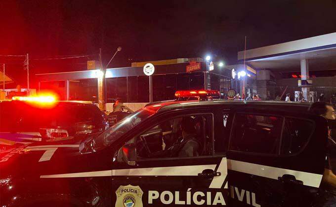 Fiscalização flagrou 45 comércios irregulares e interrompeu dois jogos de futebol em Campo Grande