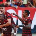 Diego perde pênalti, mas reservas do Flamengo vencem a Chapecoense no Maracanã