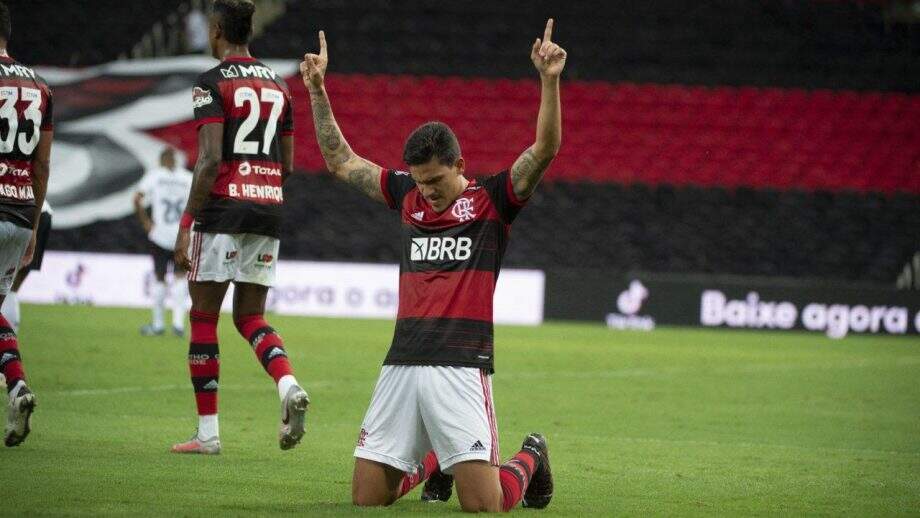Com 2 de Pedro, Flamengo vence Athletico-PR de novo e avança na Copa do Brasil
