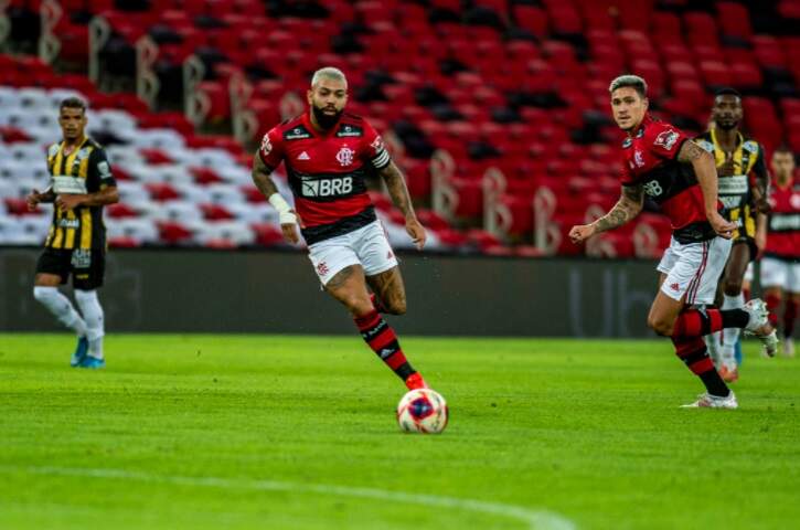 Flamengo goleia Volta Redonda e vai à final do Carioca com placar total de 7 a 1