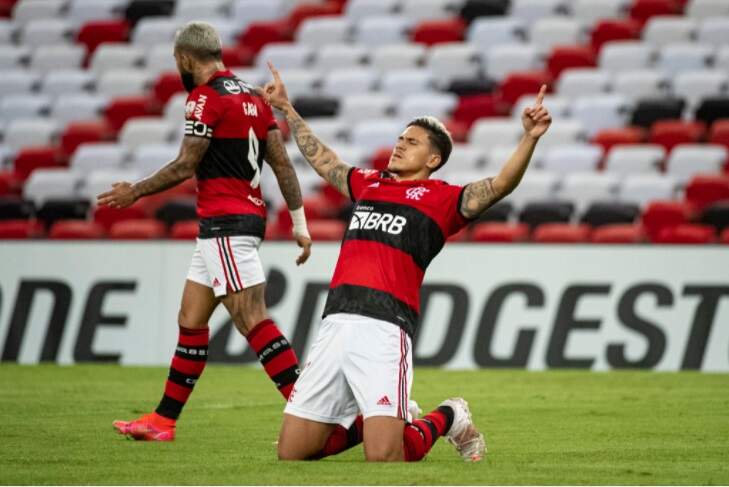 Com Renato Gaúcho de olho, Flamengo vence a Chapecoense, de virada, no Maracanã