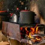 De R$ 50 a R$ 89: gás de cozinha aumenta 78% em MS e força mudança para o fogão a lenha