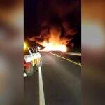 VÍDEO: Ônibus de viagem que levava 41 passageiros é destruído por incêndio na BR-163