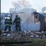 Casa fica destruída após incêndio e vizinhos farão mutirão para reerguer imóvel