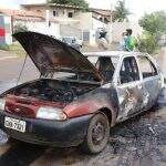 VÍDEO: carro é destruído por fogo após tanque de combustível explodir