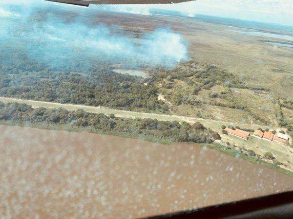 Incêndio perto de escola mobiliza brigadistas em região remota do Pantanal